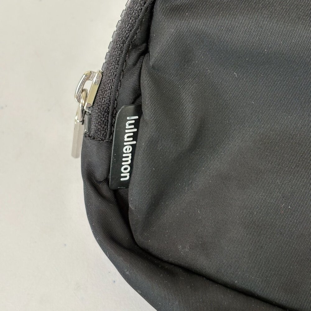 Lululemon Everywhere Belt Bag Black 1L Adjustable Strap Fanny Pack LU9AX2S - Picture 4 of 11
